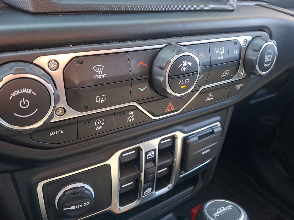 Used 2023 Jeep Gladiator Willys image 29