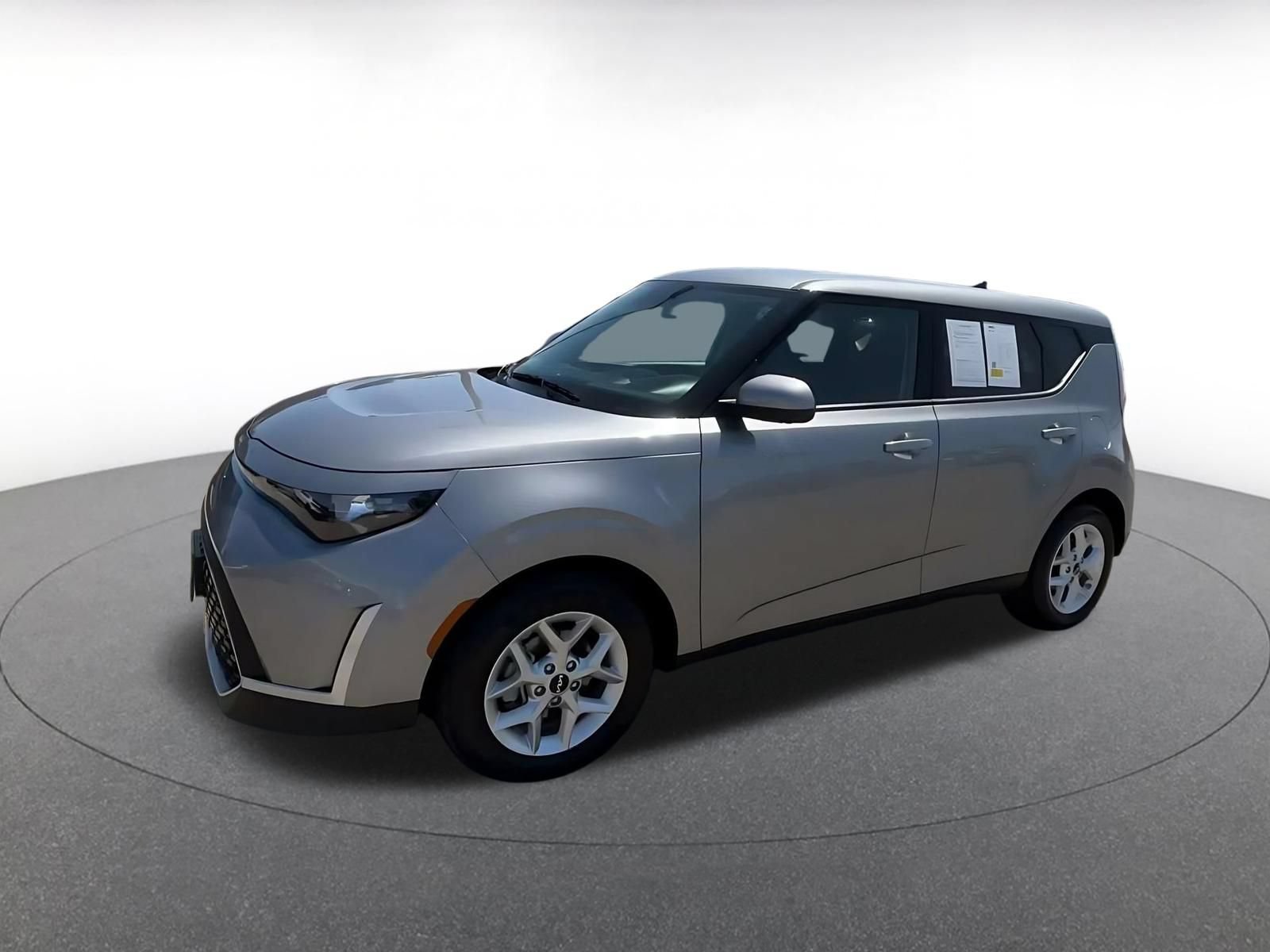 Used 2025 Kia Soul LX w/ LX Technology Package FWD image 6