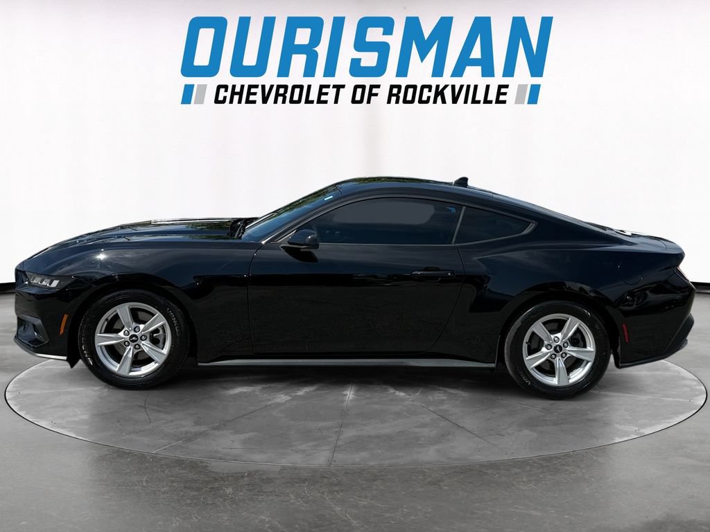 Used 2024 Ford Mustang Coupe RWD image 3
