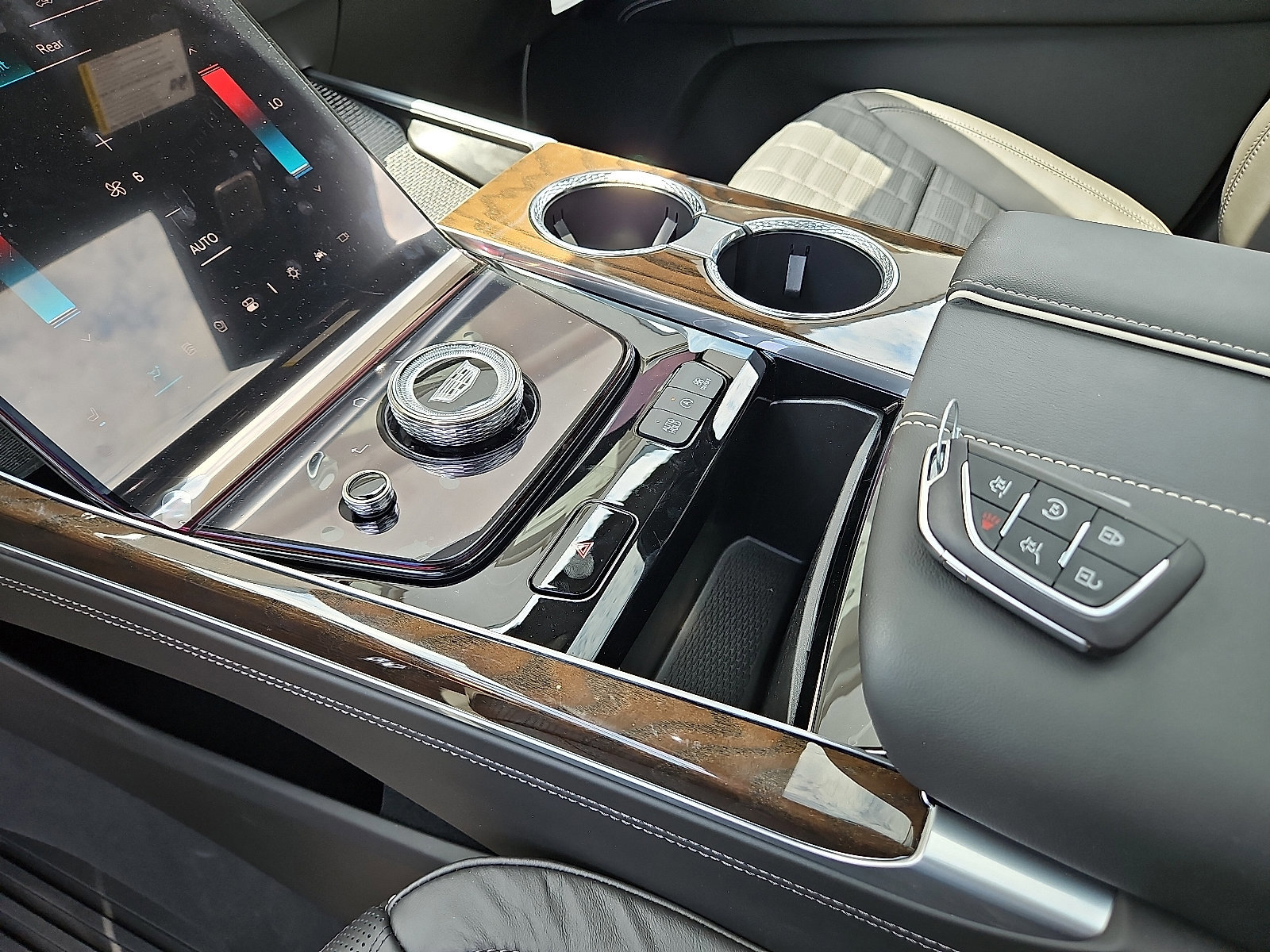 New 2025 Cadillac Escalade ESV Sport Platinum w/ LPO, ONYX Package image 23