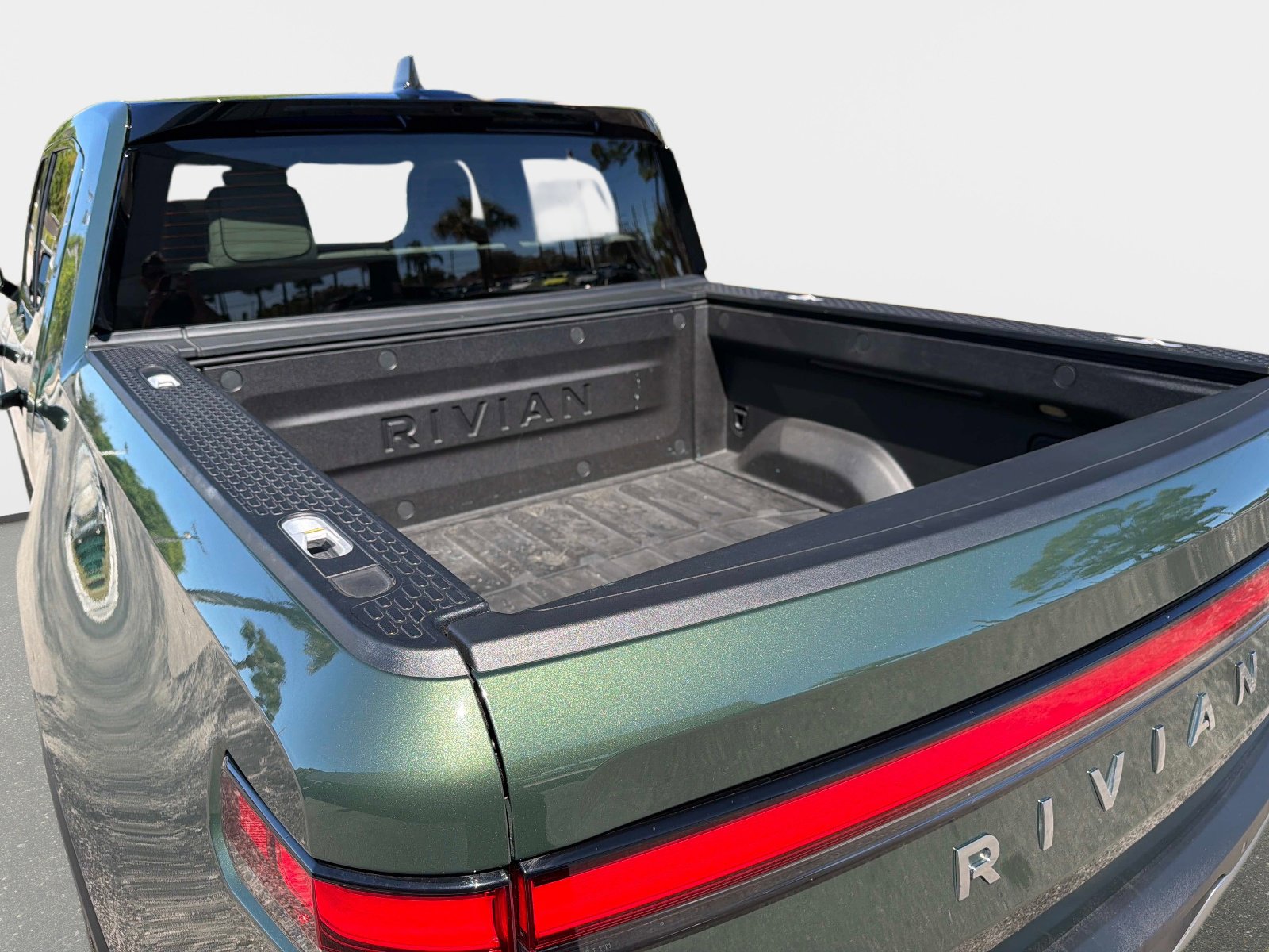 Used 2024 Rivian R1T Adventure image 32