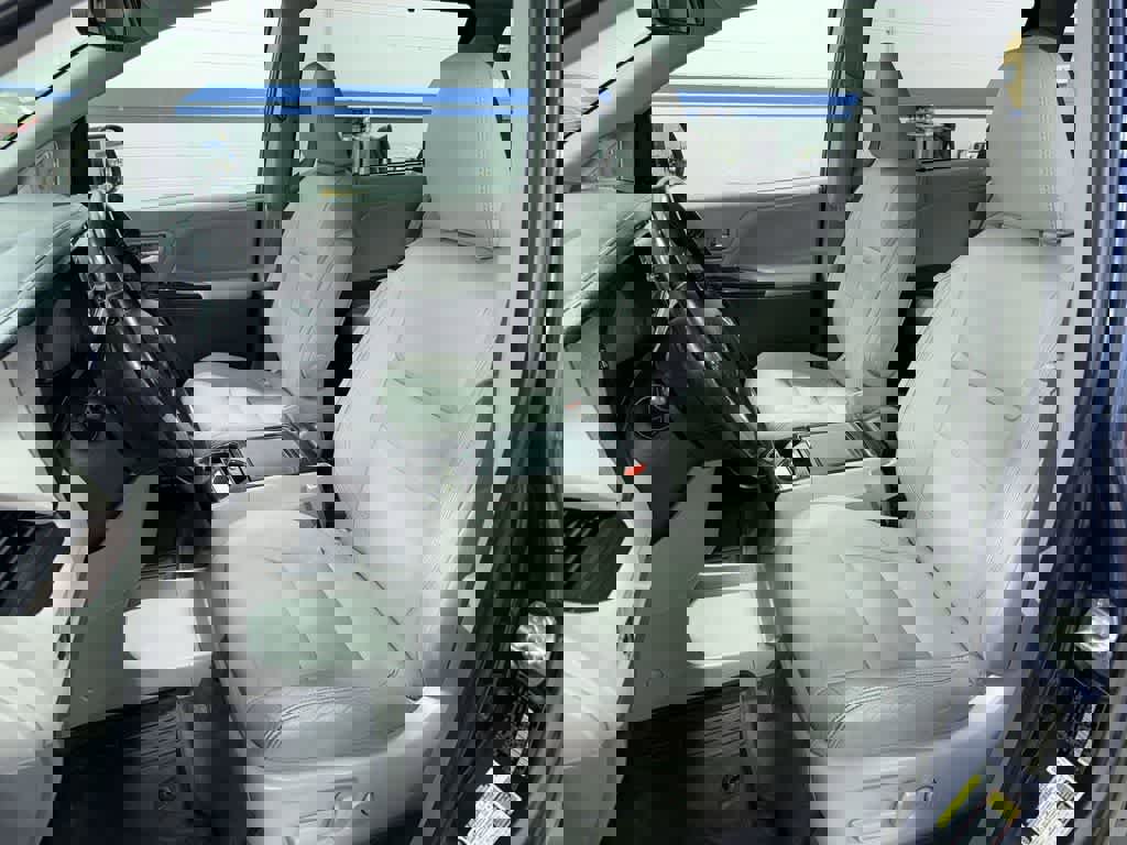 Used 2020 Toyota Sienna XLE w/ XLE Navigation Package image 15