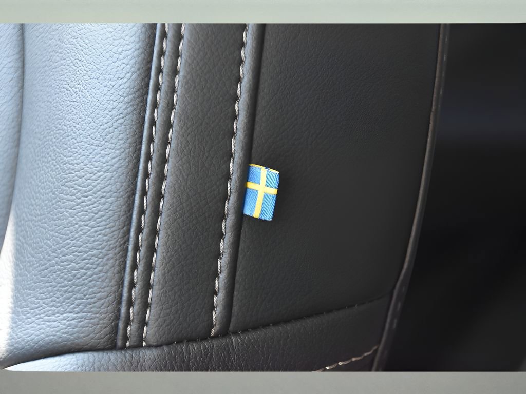 Certified 2026 Volvo XC40 B5 Plus w/ Protection Package Premier image 40