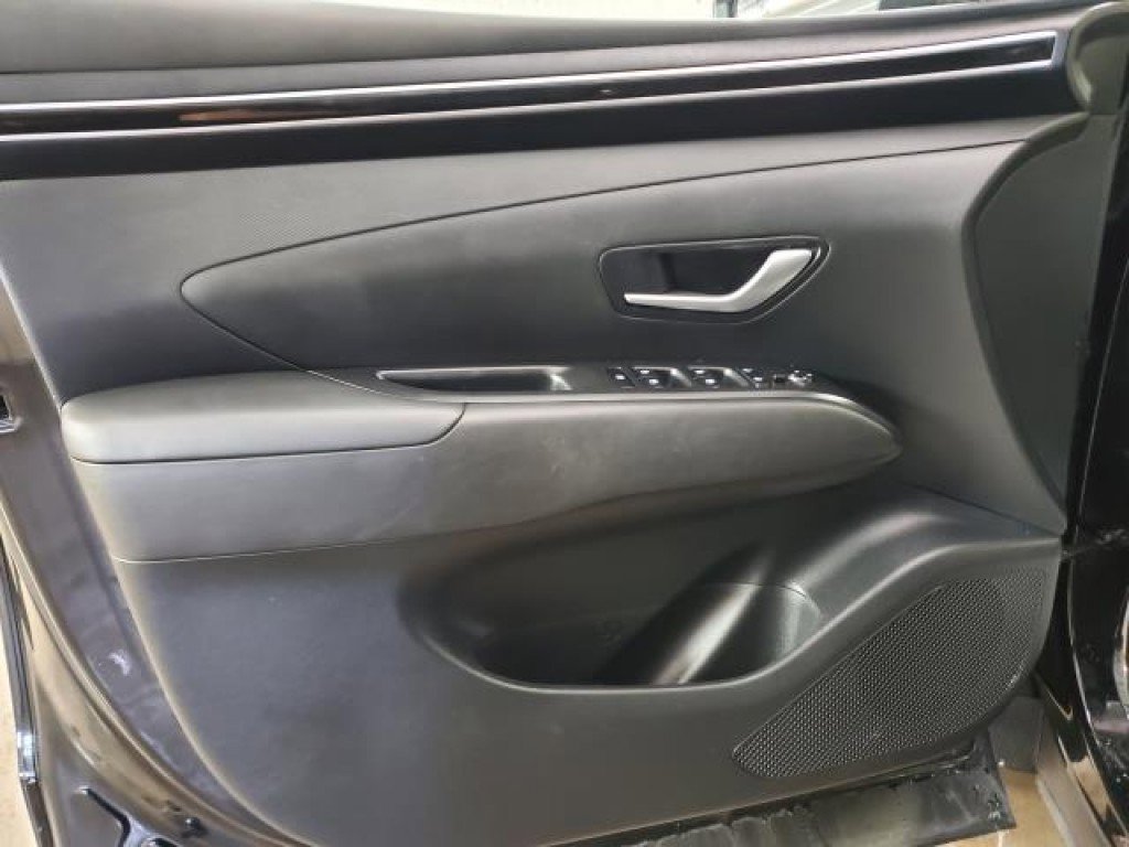 Used 2023 Hyundai Santa Cruz SE w/ Cargo Package image 8