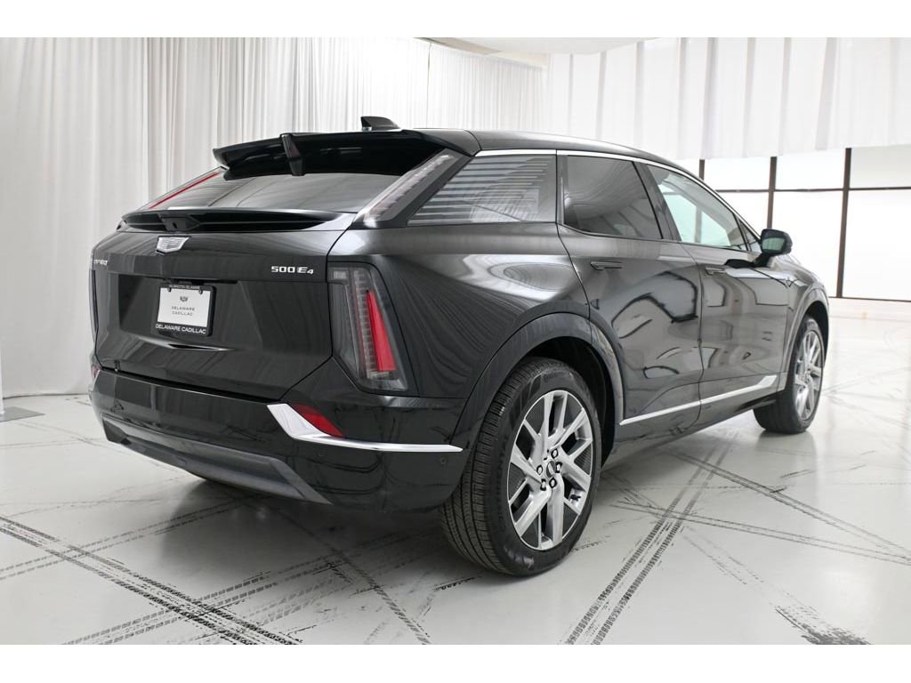 New 2026 Cadillac Optiq Luxury 2 image 7