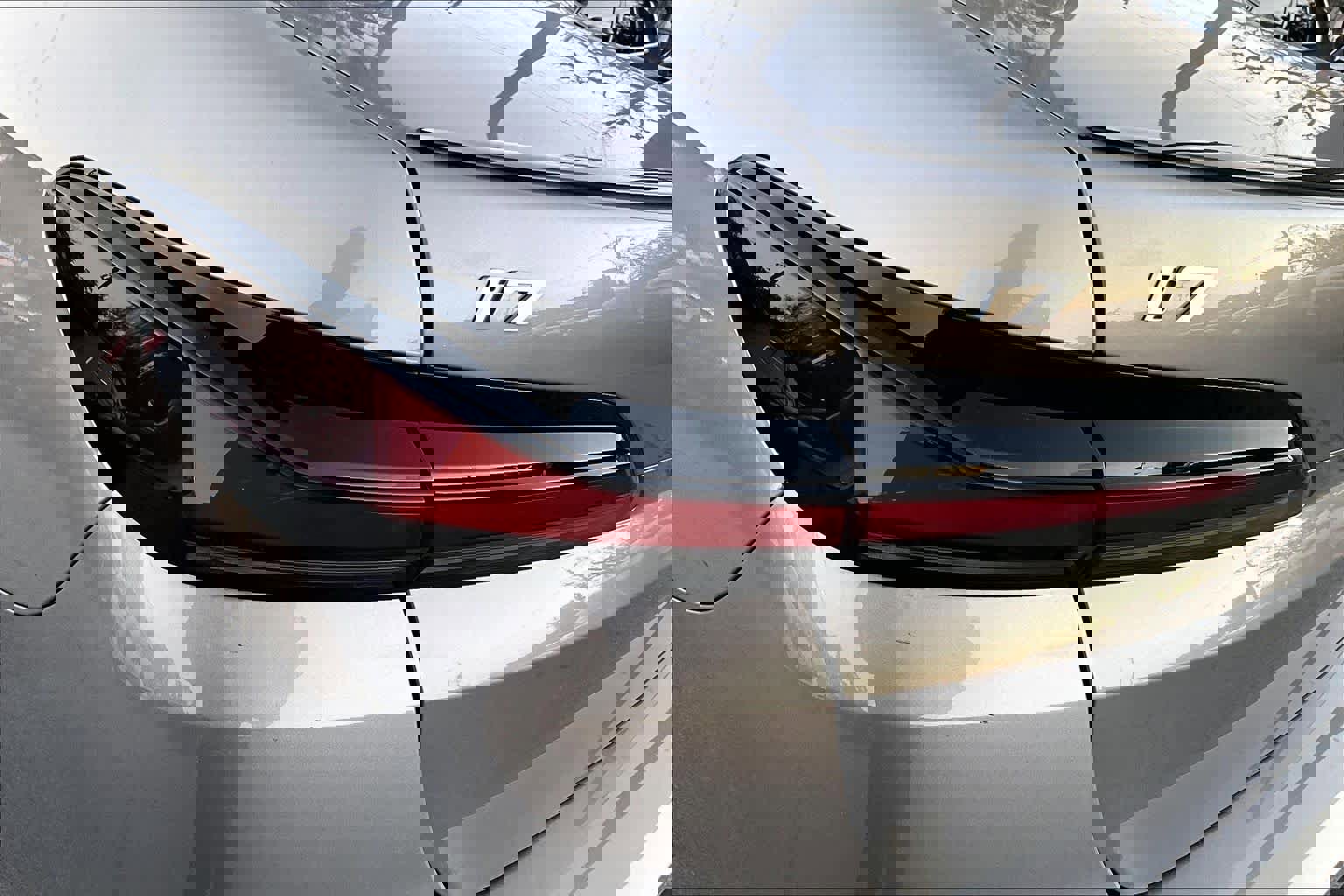 Used 2025 BMW i7 xDrive60 image 27