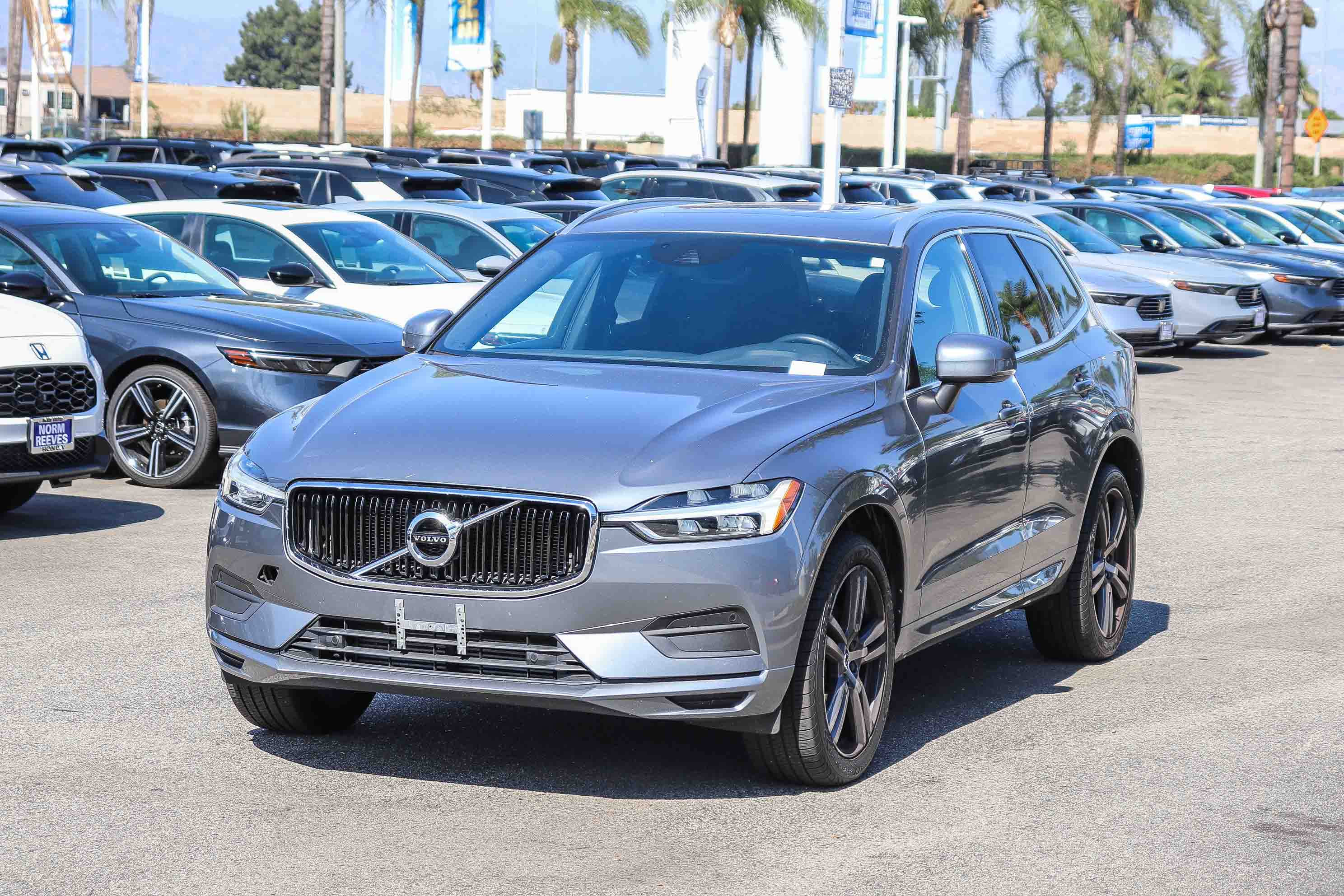 Used 2020 Volvo XC60 T5 Momentum w/ Protection Package Premier AWD/4WD image 3