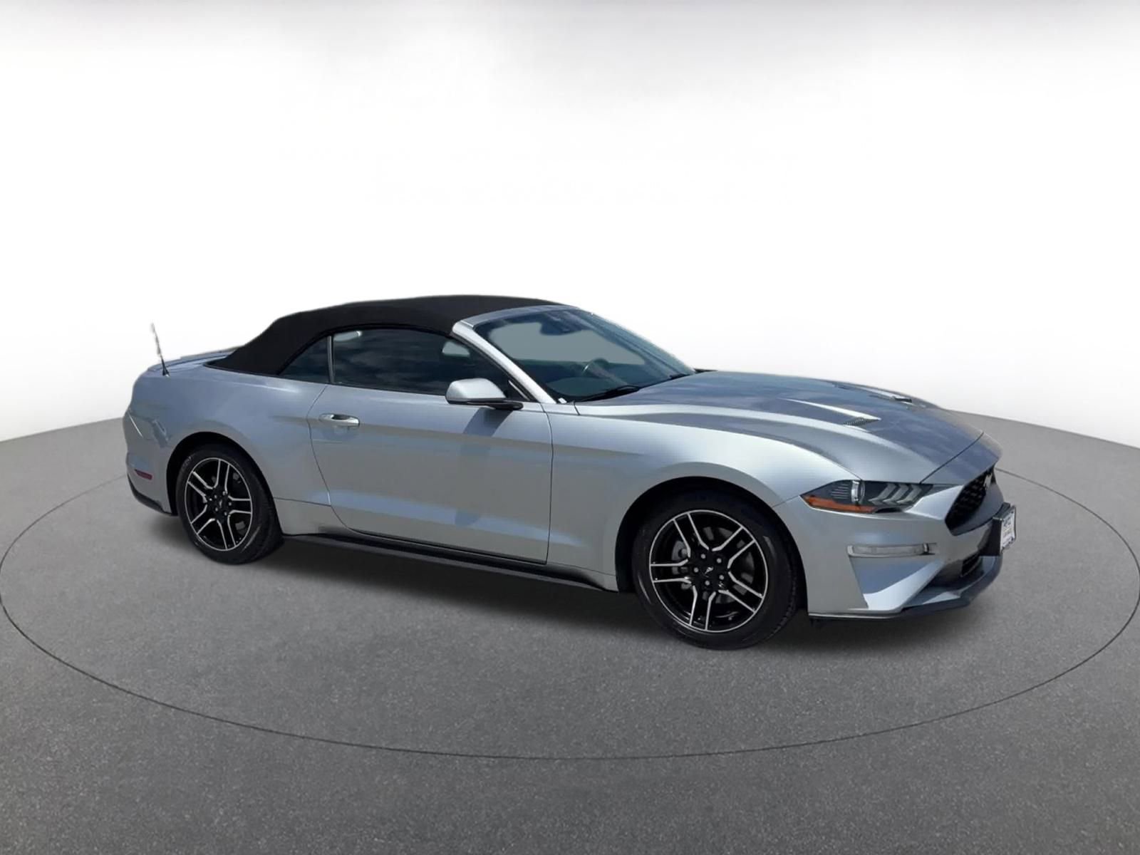 Used 2023 Ford Mustang Premium image 2