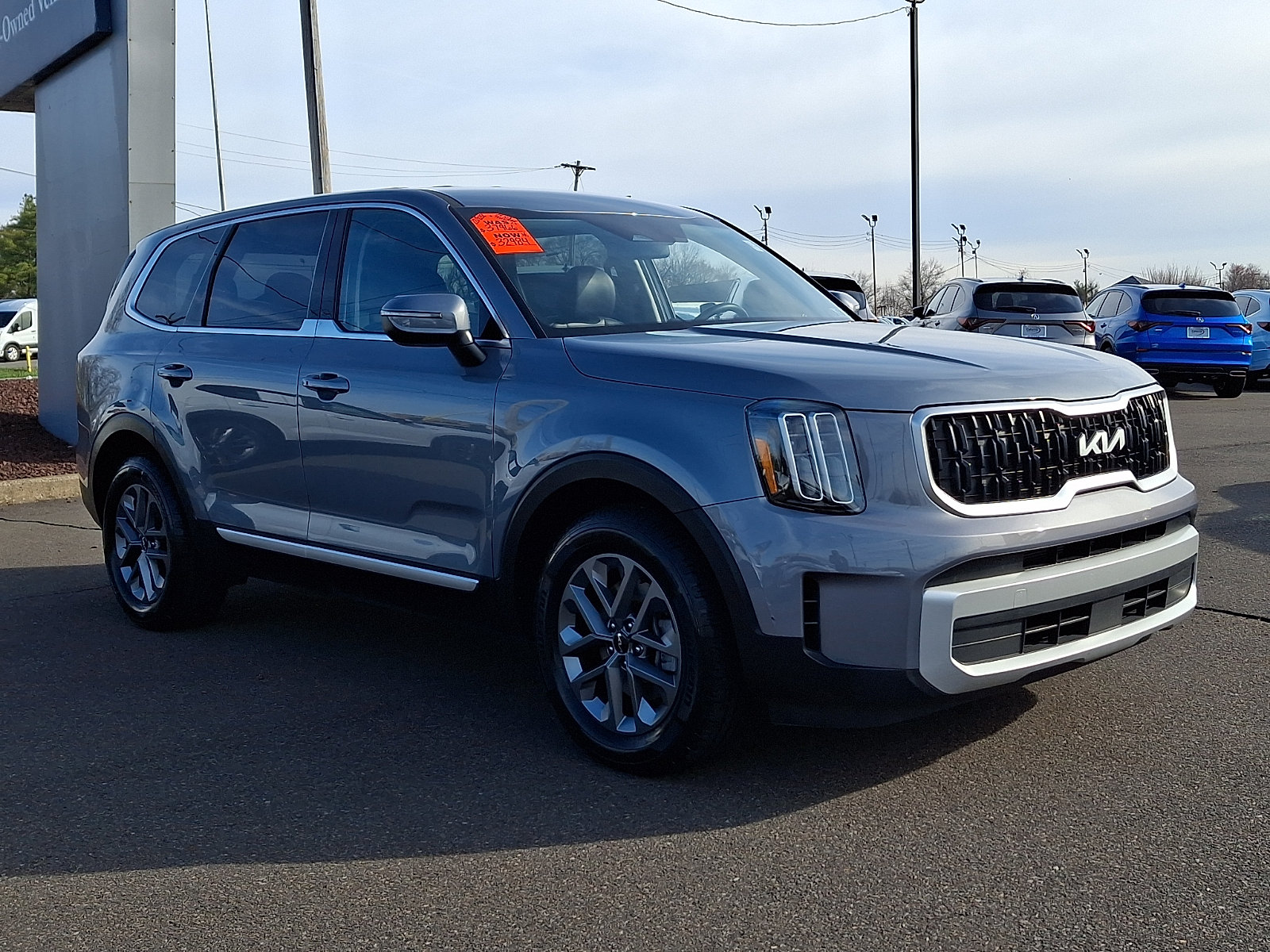 Used 2024 Kia Telluride LX AWD/4WD image 3