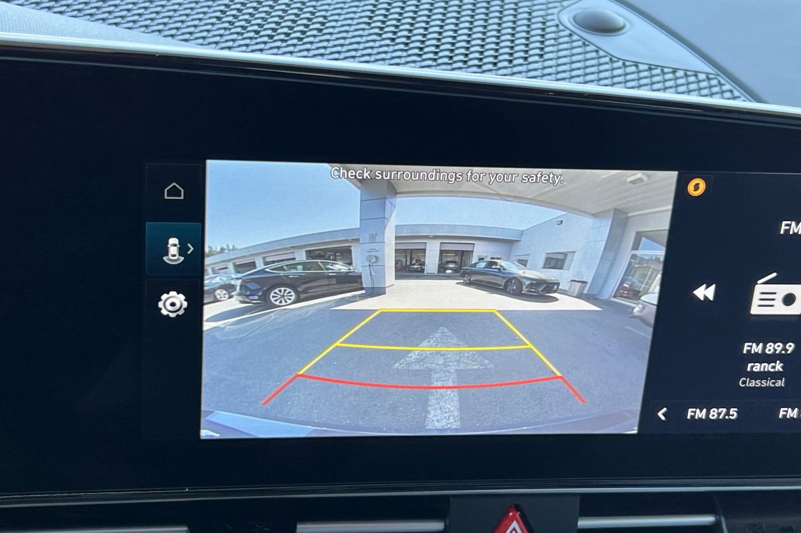 New 2025 Hyundai Elantra Limited image 17