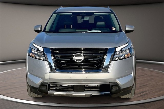 Certified 2025 Nissan Pathfinder SL image 3