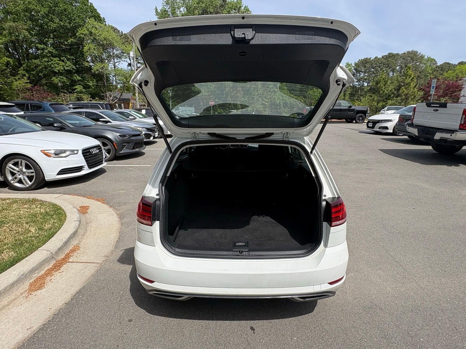 Used 2019 Volkswagen Golf S image 10