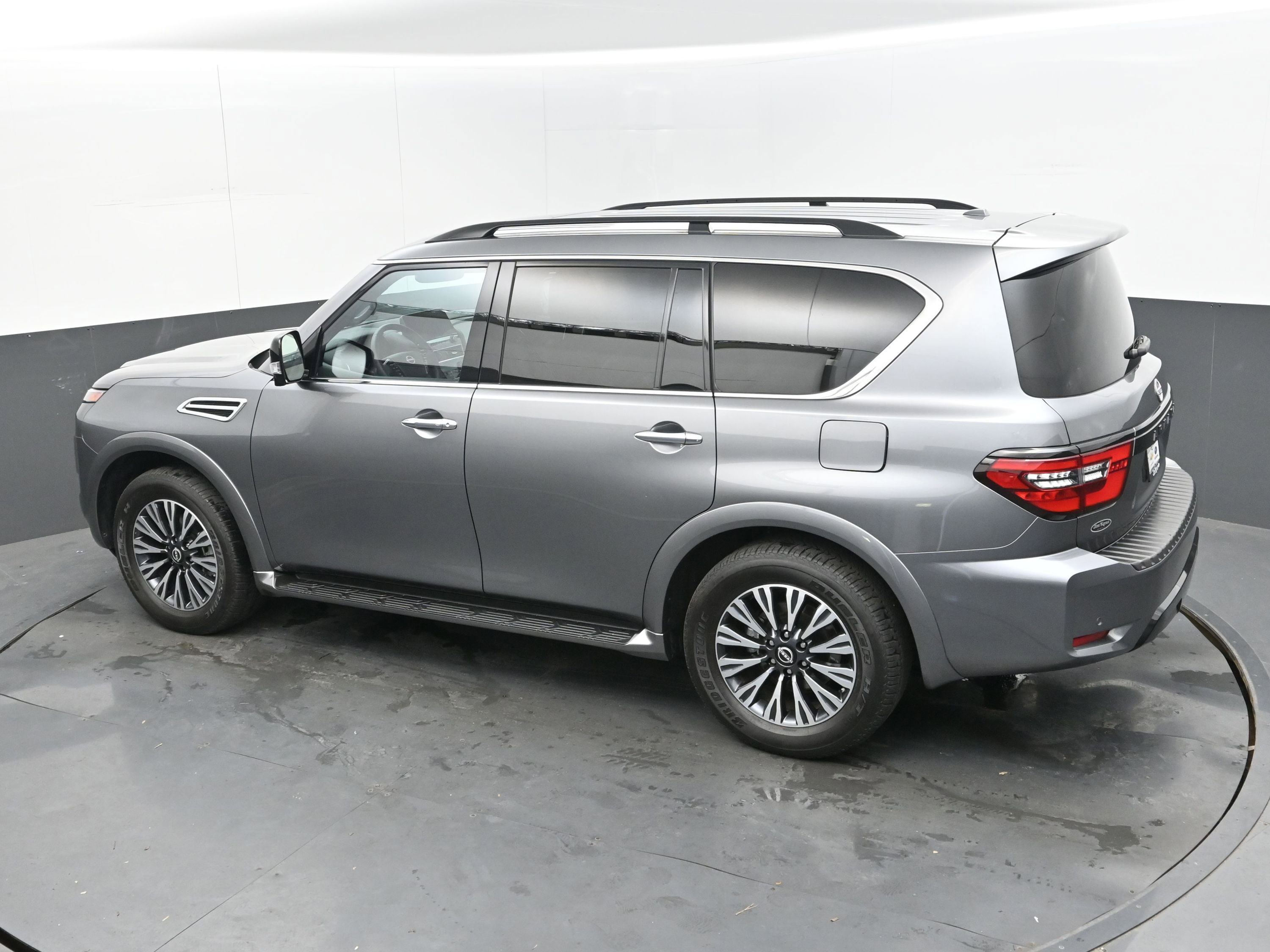Used 2024 Nissan Armada SL w/ Midnight Edition Package image 32