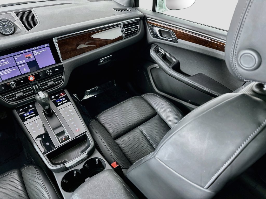 Certified 2024 Porsche Macan AWD/4WD image 26