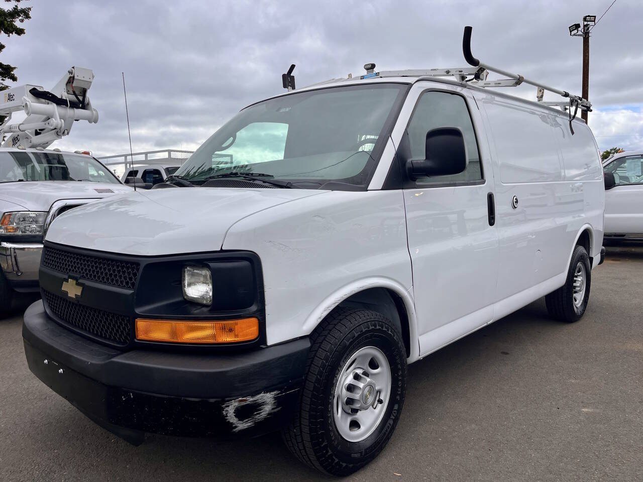 Used 2013 Chevrolet Express 2500 RWD image 1