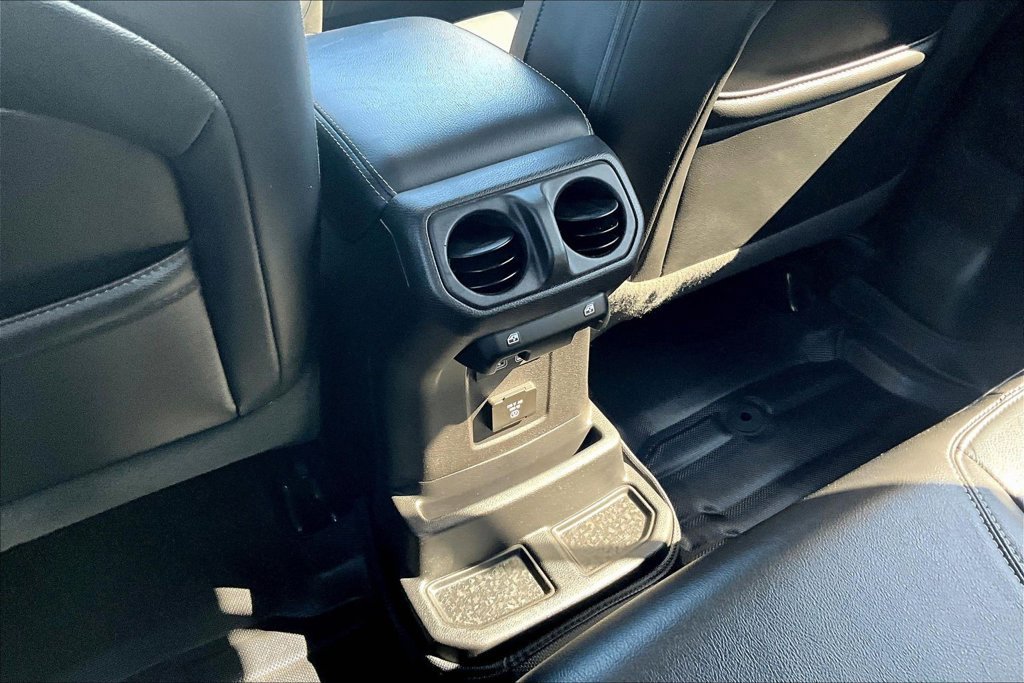 Used 2021 Jeep Wrangler Unlimited Sahara w/ Cold Weather Group AWD/4WD image 25