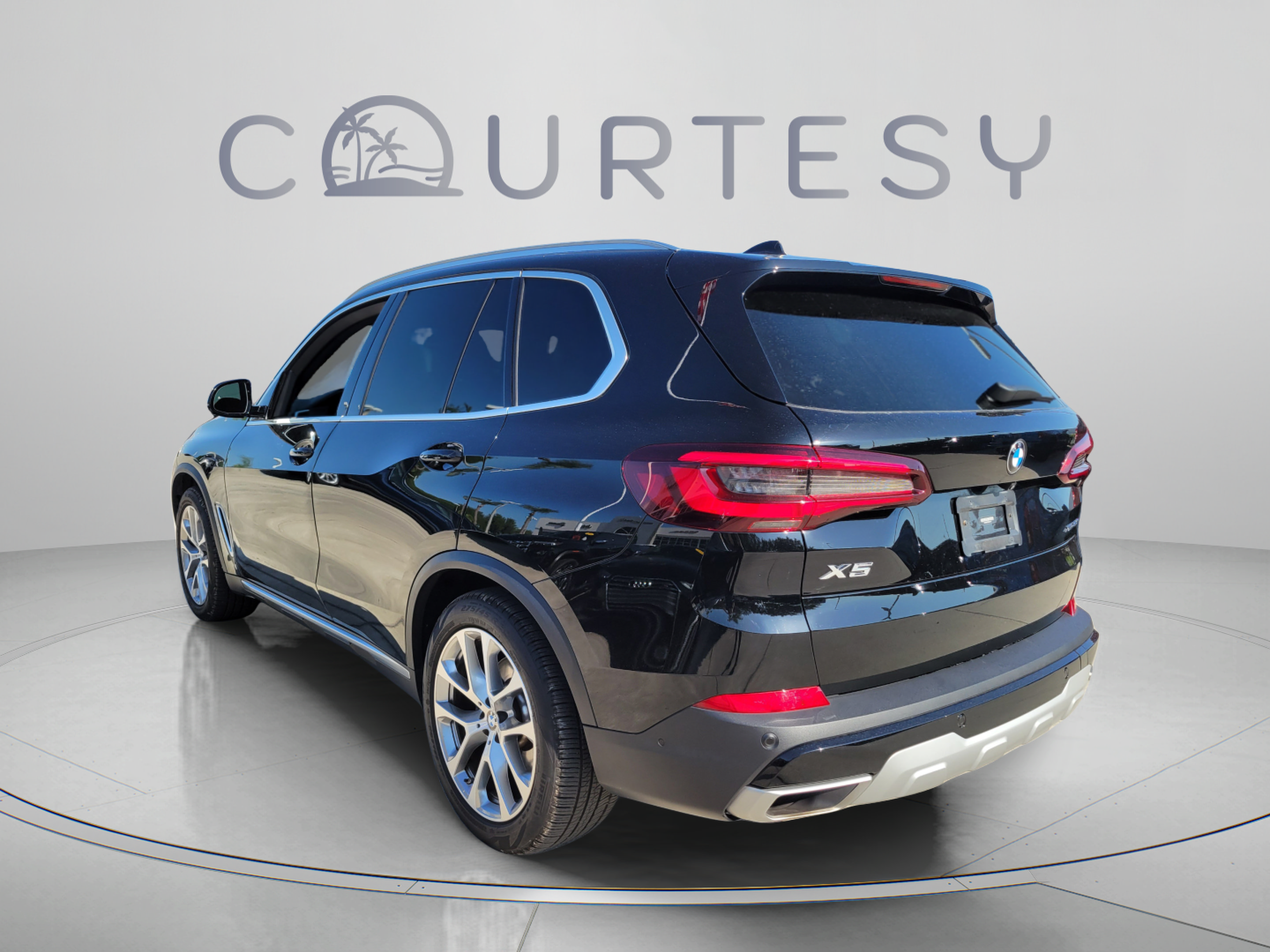 Used 2021 BMW X5 xDrive40i w/ Premium Package 2 AWD/4WD image 2