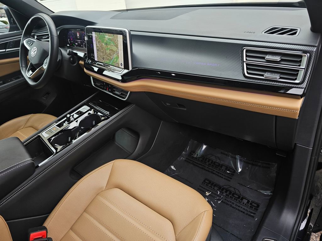 Used 2024 Volkswagen Atlas Cross Sport SEL R-Line image 19