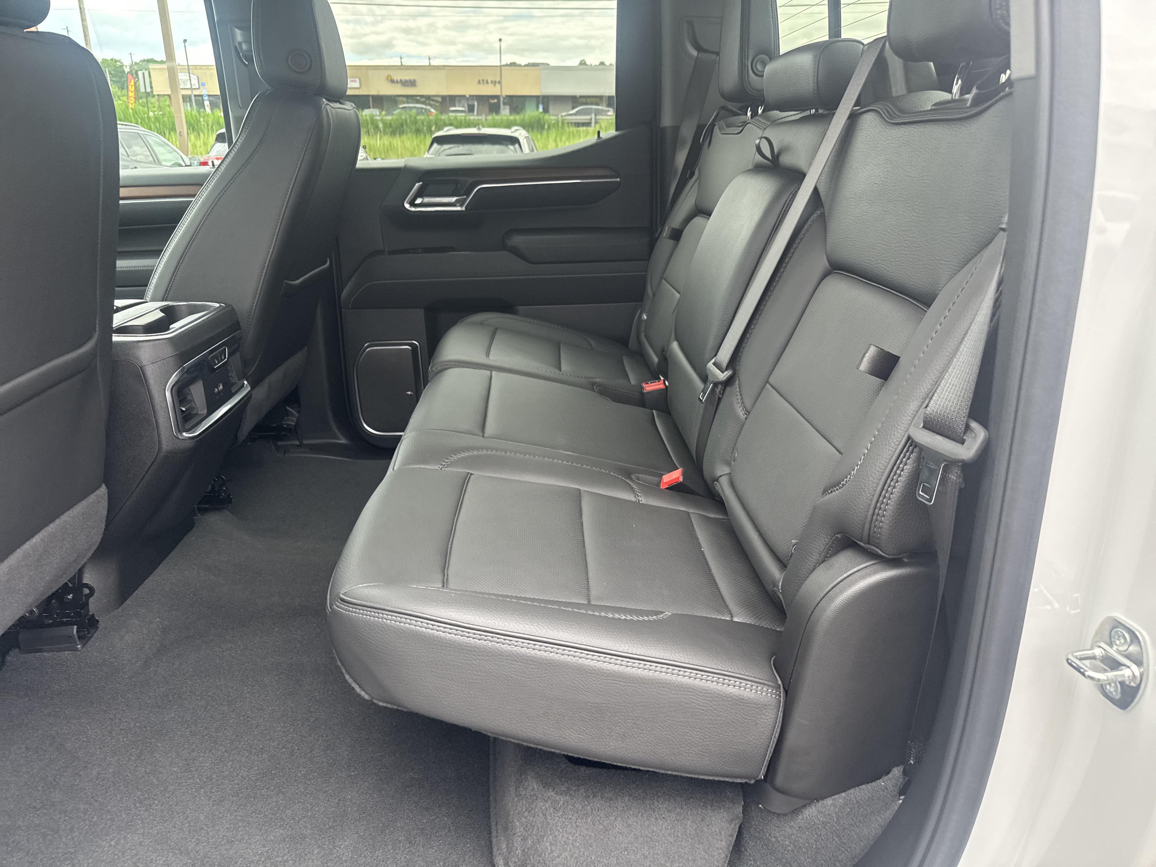 Used 2024 GMC Sierra 1500 Denali w/ Technology Package AWD/4WD image 11
