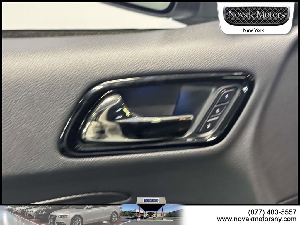 Used 2022 Dodge Durango R/T w/ Blacktop Package AWD/4WD image 17