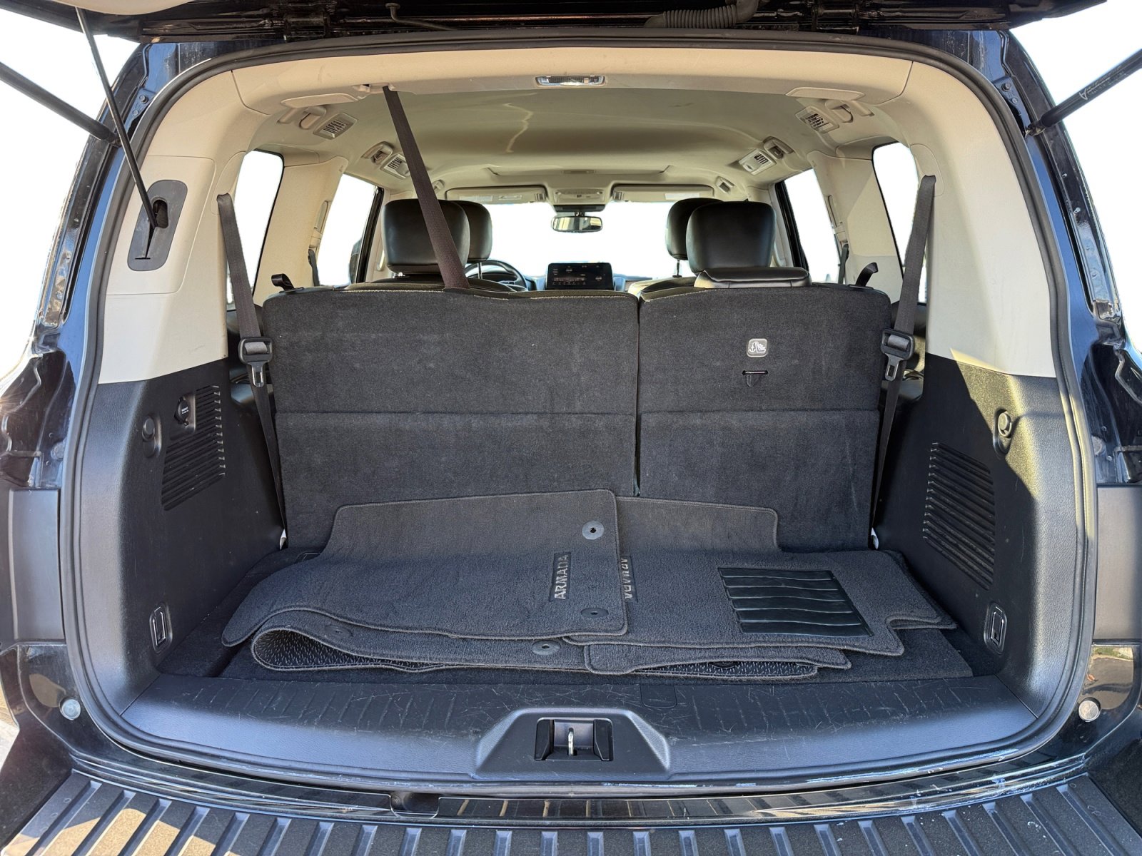 Used 2024 Nissan Armada SL w/ Captain's Chairs Package image 17