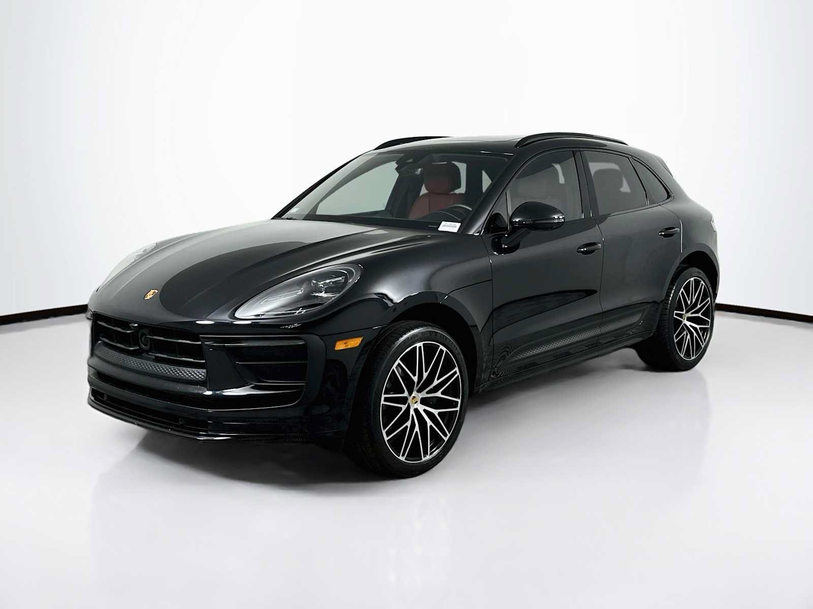 Certified 2026 Porsche Macan AWD/4WD image 1