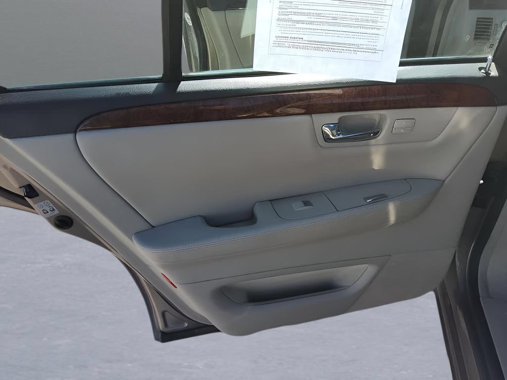 Used 2007 Cadillac DTS Luxury I w/ Sun And Sound Package FWD image 27