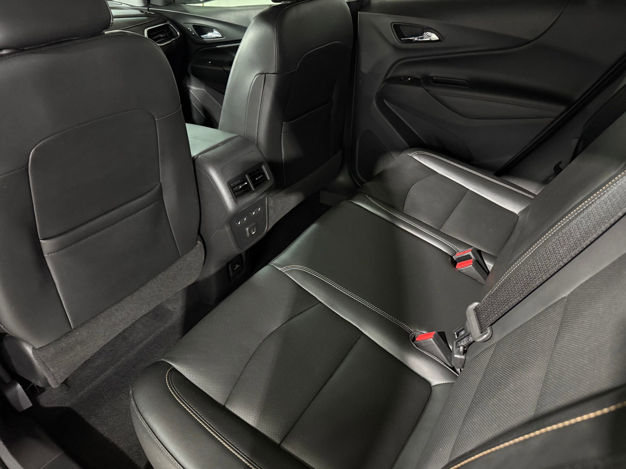 Used 2020 Chevrolet Equinox Premier image 36