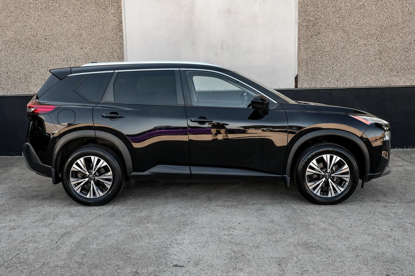 Used 2023 Nissan Rogue SV w/ SV Premium B Package AWD/4WD image 9