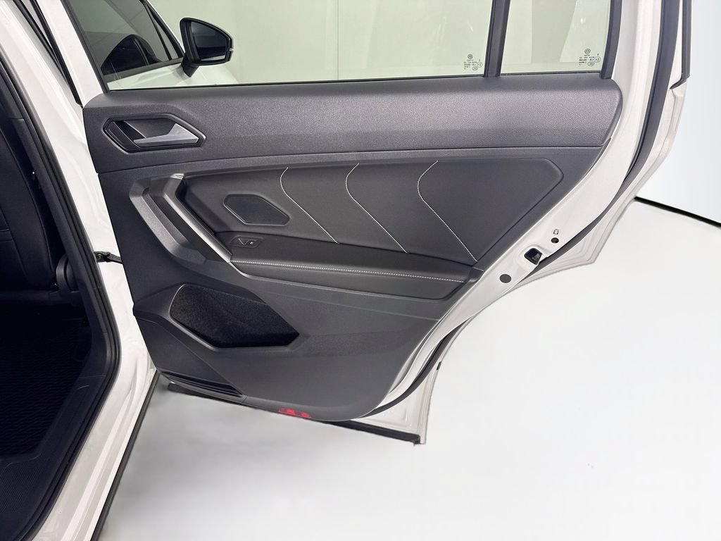 Used 2022 Volkswagen Tiguan SE R-Line FWD image 28