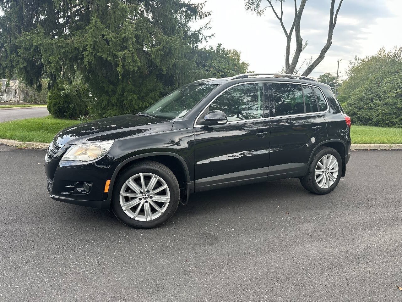 Used 2011 Volkswagen Tiguan SE AWD/4WD image 4