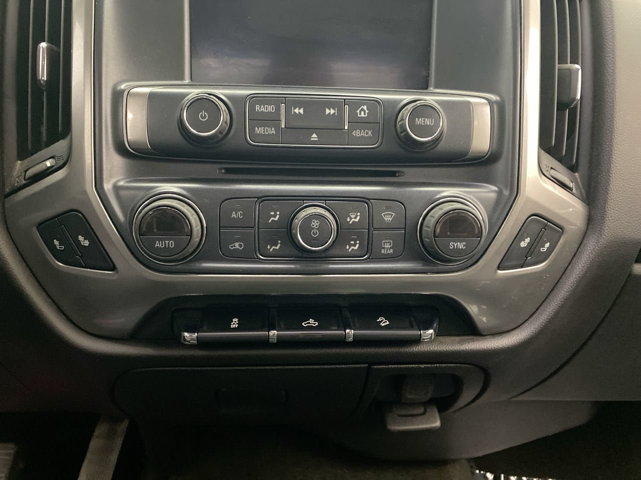 Used 2018 Chevrolet Silverado 1500 LT w/ All Star Edition AWD/4WD image 22