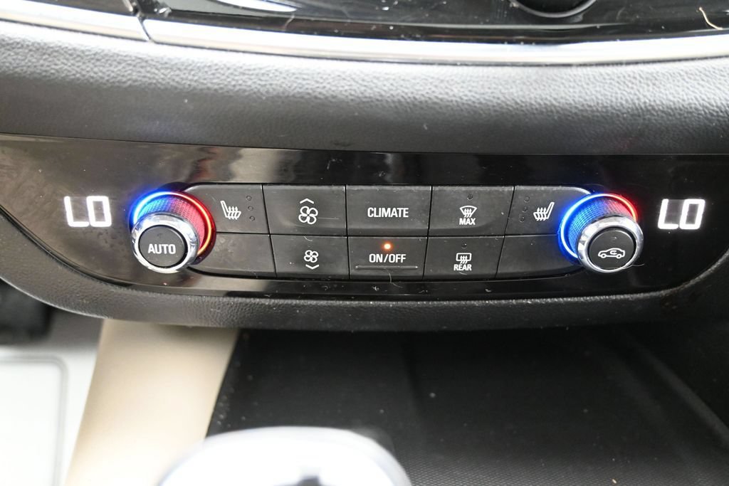 Used 2018 Buick Enclave Essence AWD/4WD image 19