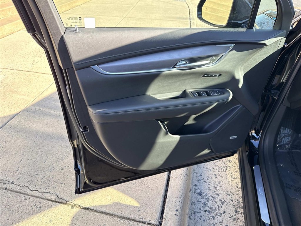 Used 2025 Cadillac XT6 Luxury image 15