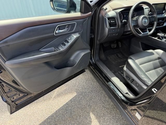 Used 2021 Nissan Rogue SV w/ Premium Package AWD/4WD image 14