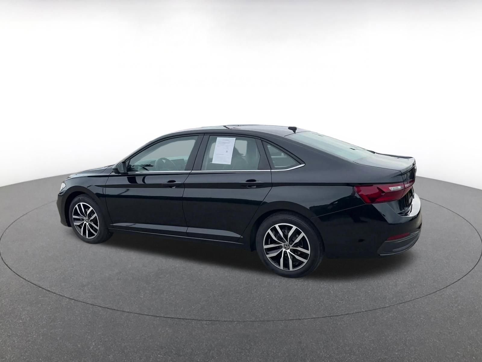 Used 2025 Volkswagen Jetta SE image 10