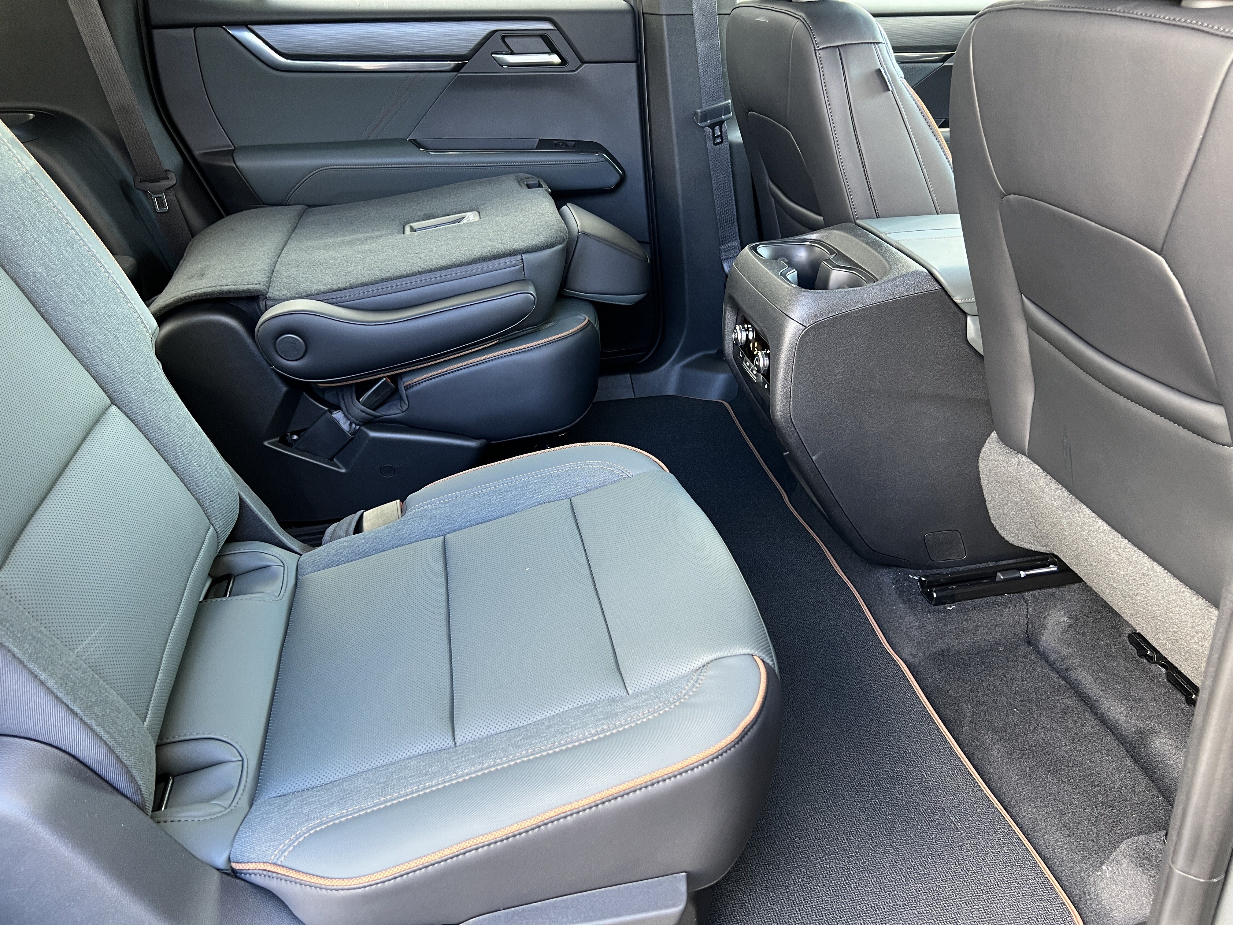 New 2026 GMC Acadia AT4 w/ Luxury Package AWD/4WD image 25