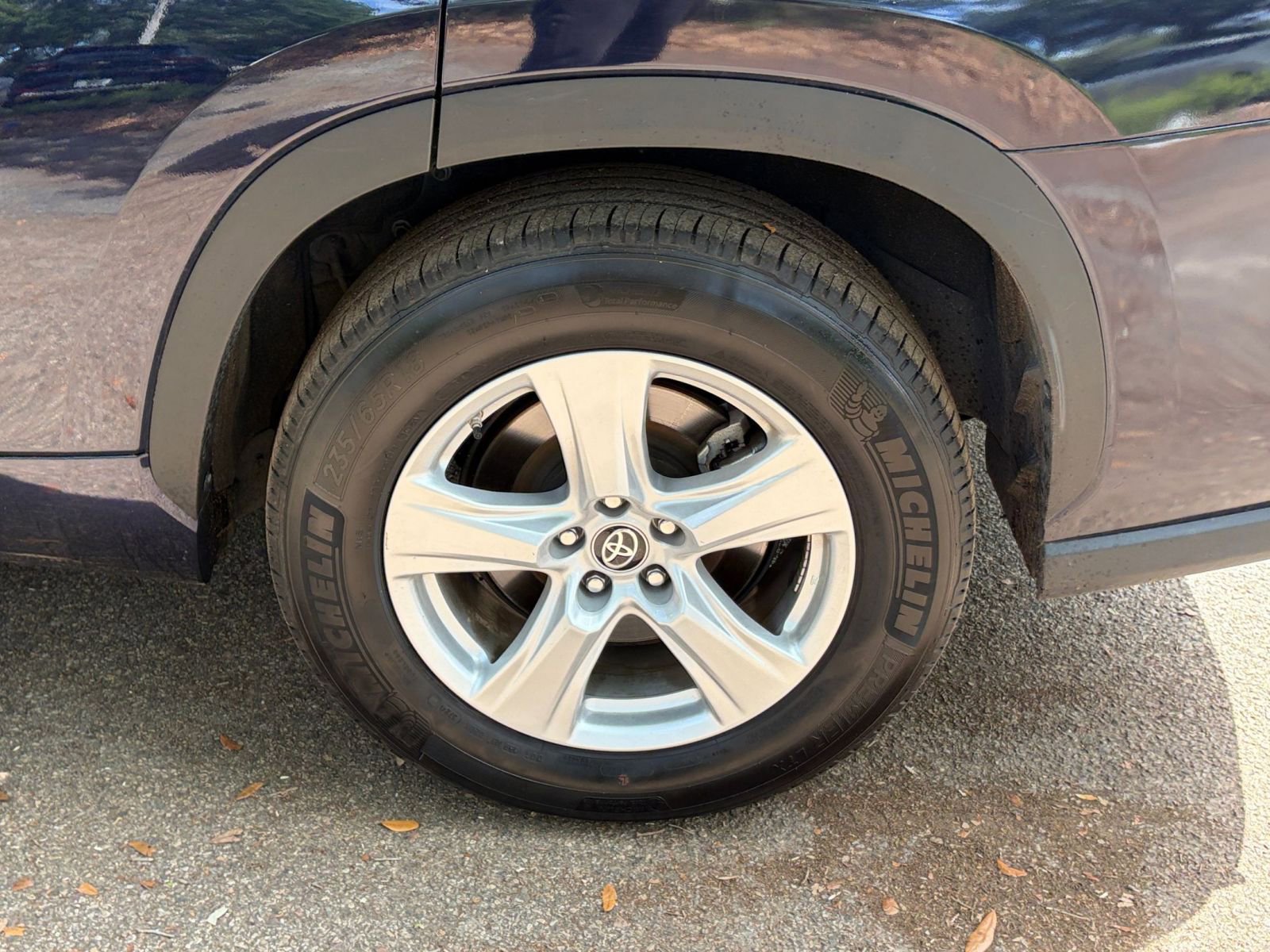 Used 2025 Toyota Highlander LE image 31