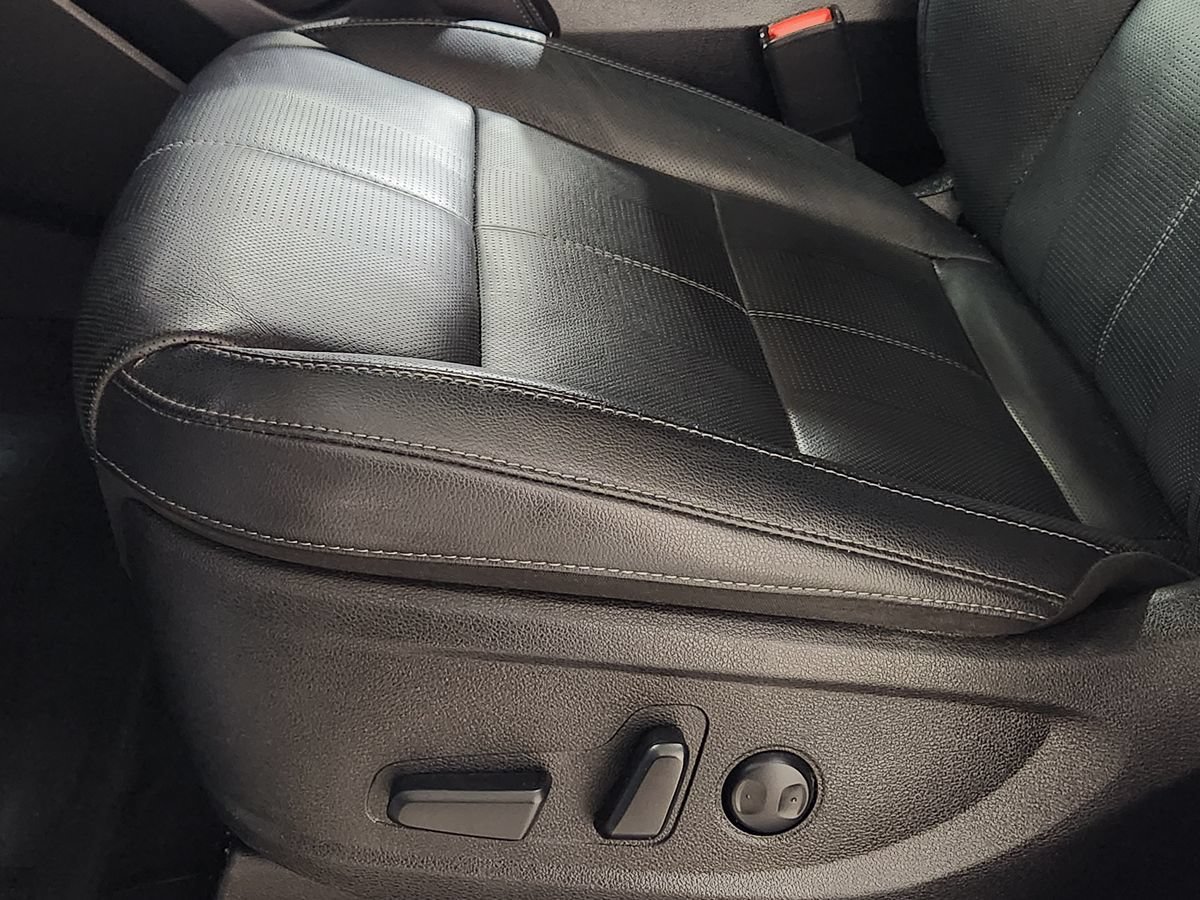 Used 2024 Kia Telluride EX w/ EX Captain's Chair Package FWD image 44