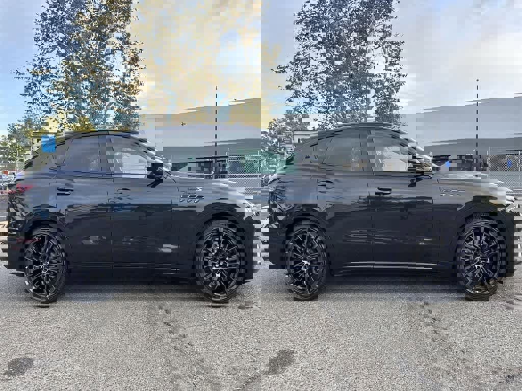 Used 2022 Maserati Levante Modena S image 3