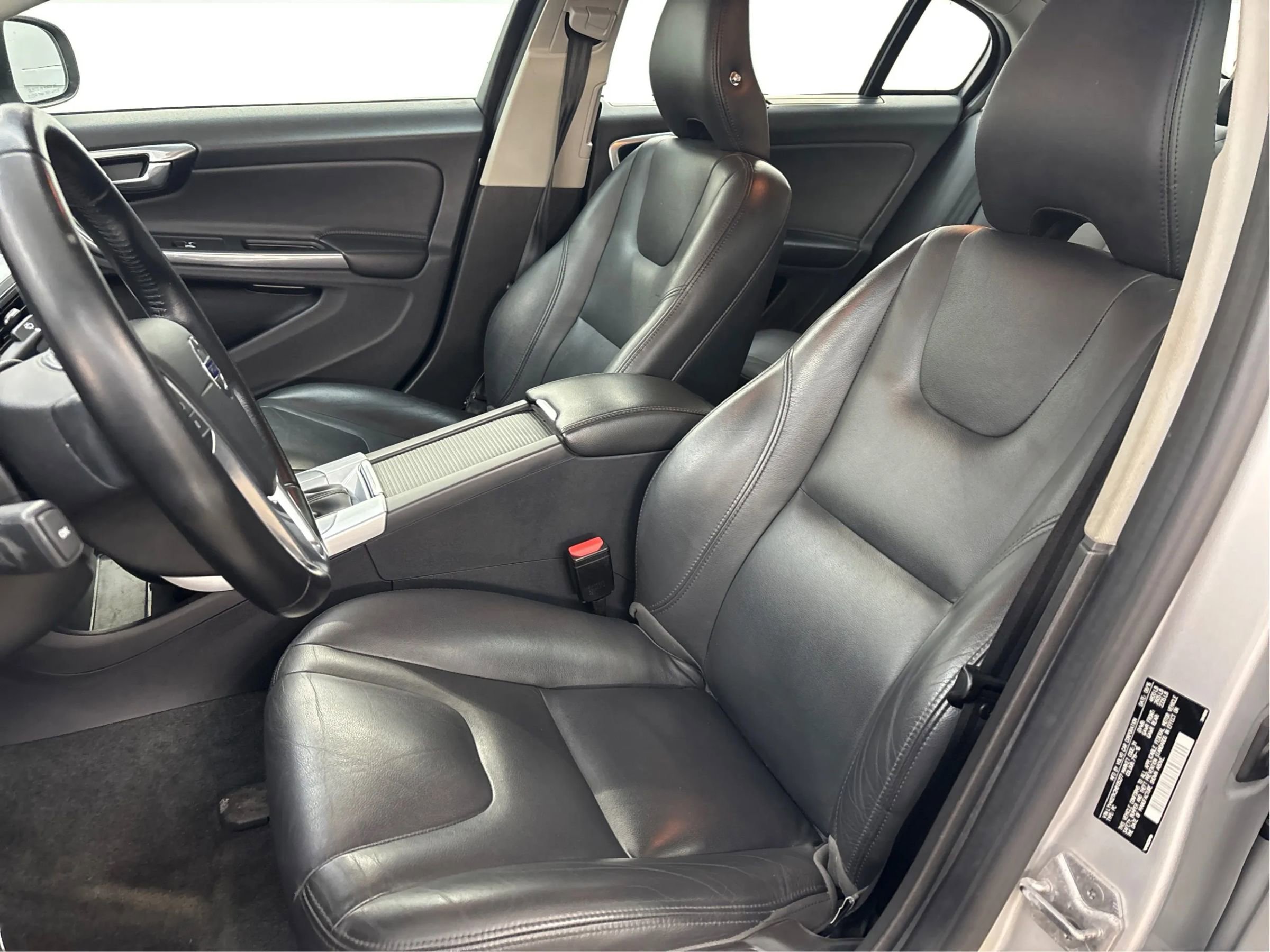 Used 2017 Volvo S60 T5 Inscription image 13