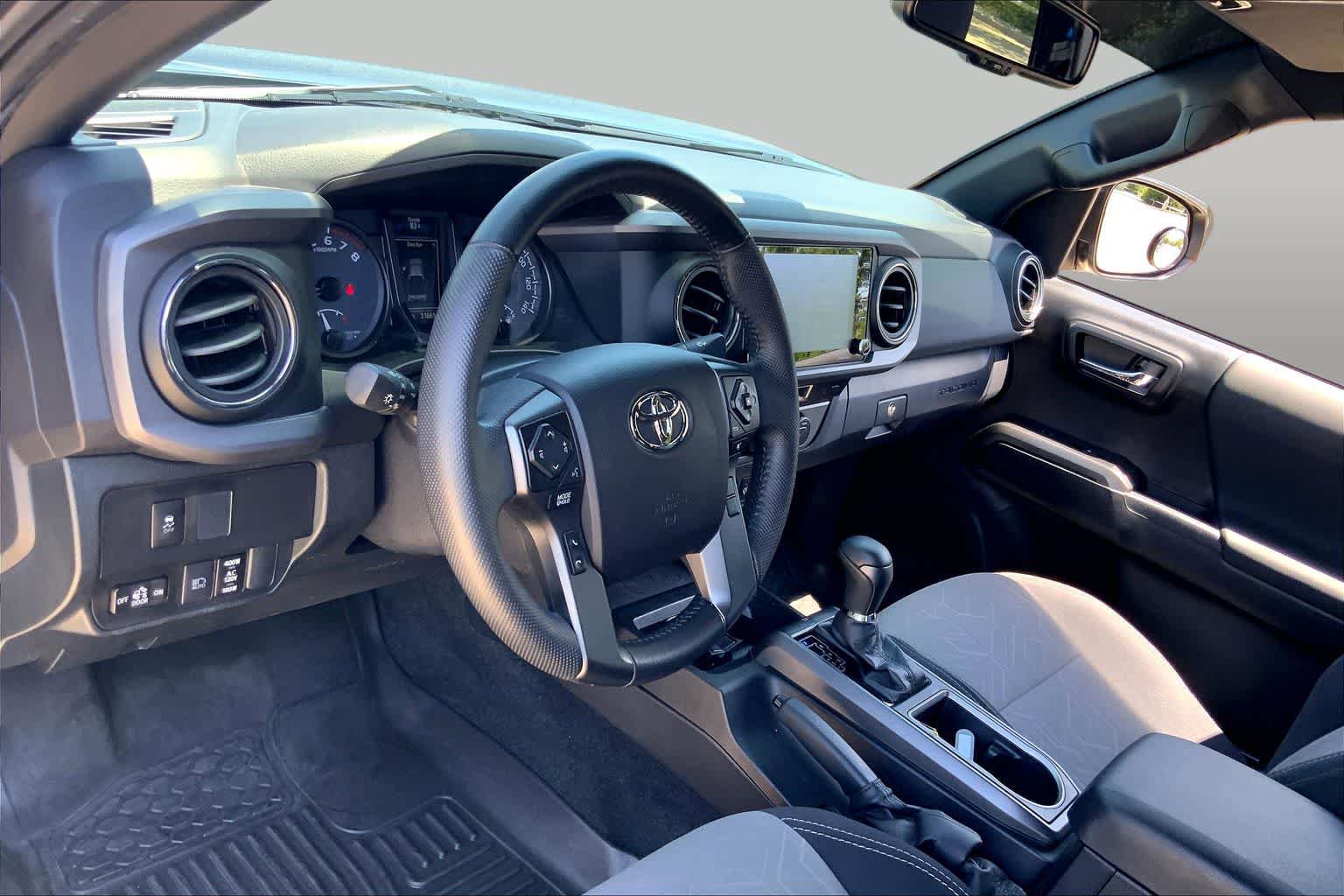 Used 2021 Toyota Tacoma TRD Off-Road AWD/4WD image 18