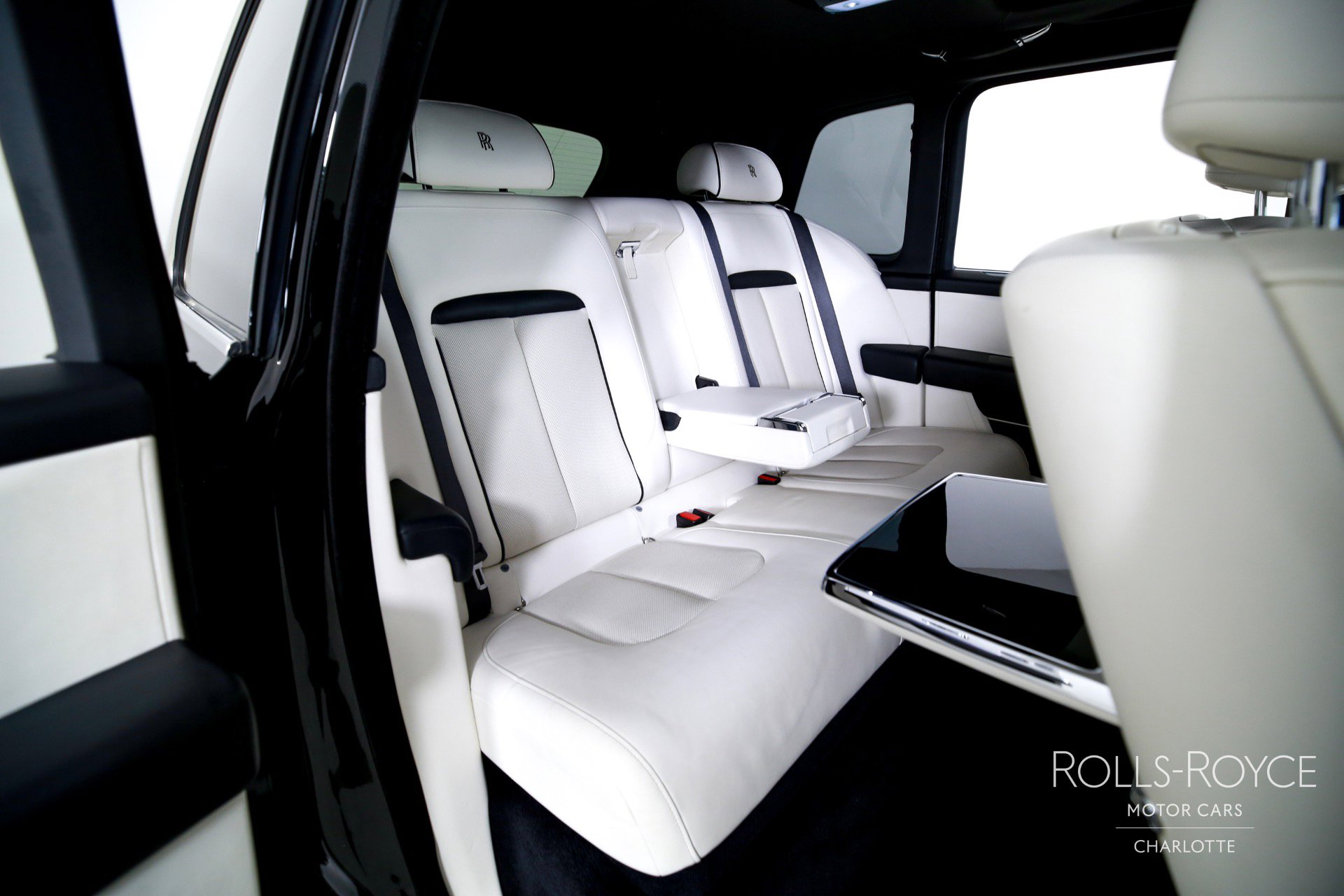 Used 2022 Rolls-Royce Cullinan image 28