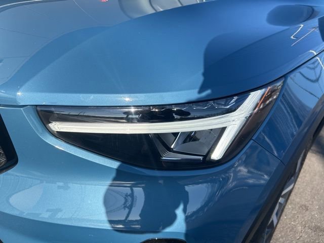 Certified 2025 Volvo XC40 B5 Plus image 8