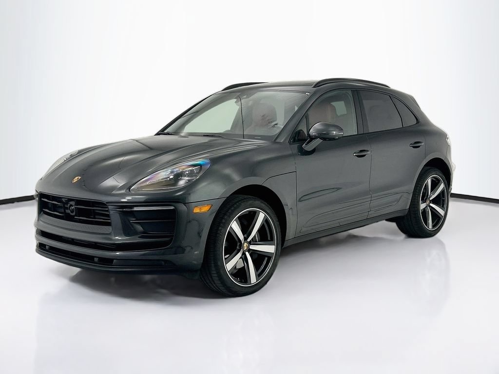 Certified 2025 Porsche Macan AWD/4WD image 1