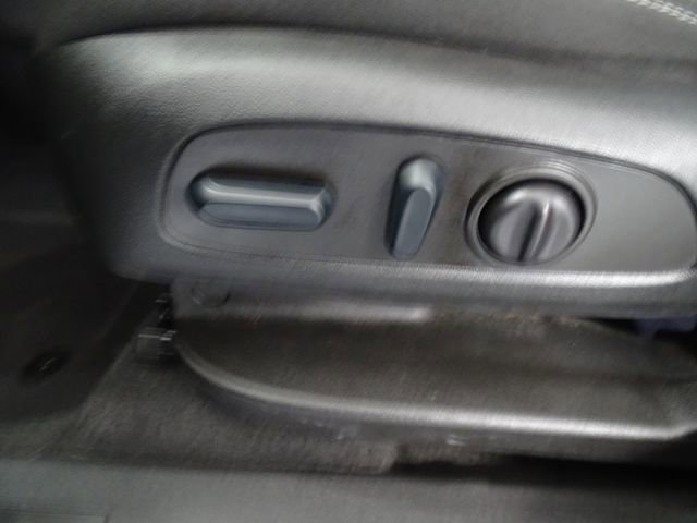 Used 2022 GMC Terrain SLE w/ Driver Convenience Package image 3