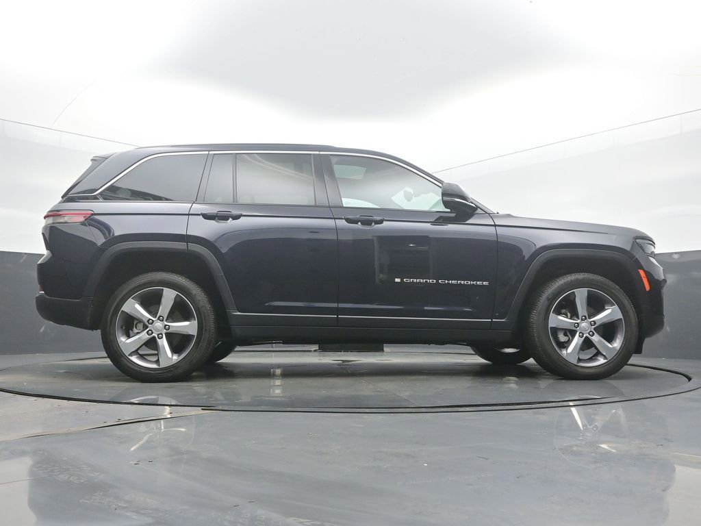 Used 2024 Jeep Grand Cherokee Limited w/ Luxury Tech Group II image 52