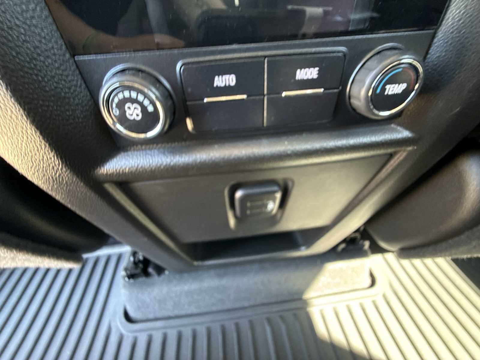 Certified 2018 Chevrolet Traverse LT FWD image 20