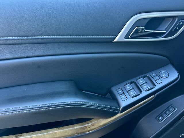 Used 2017 GMC Yukon XL Denali w/ Open Road Package AWD/4WD image 13