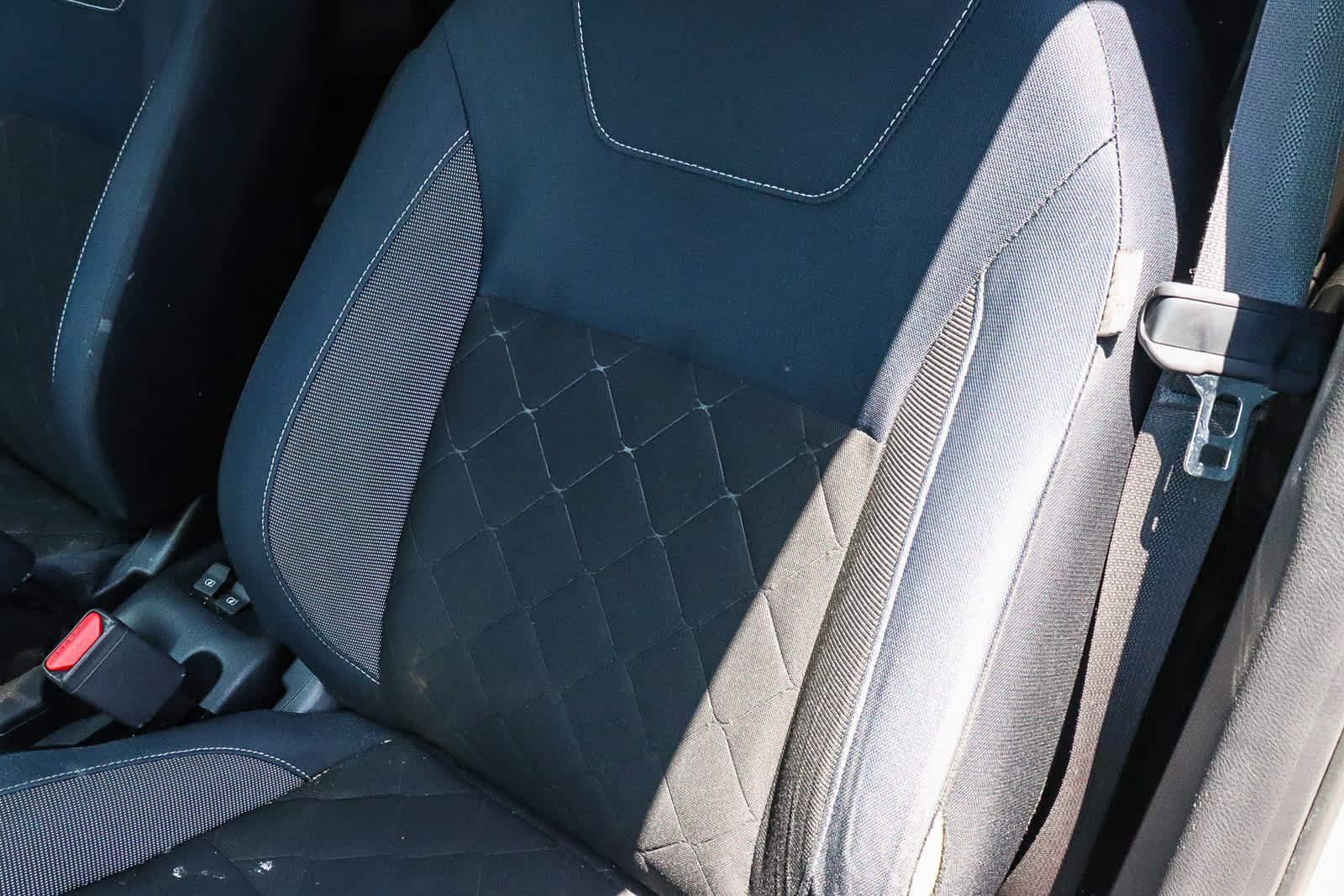 Used 2018 Nissan Kicks SV FWD image 25